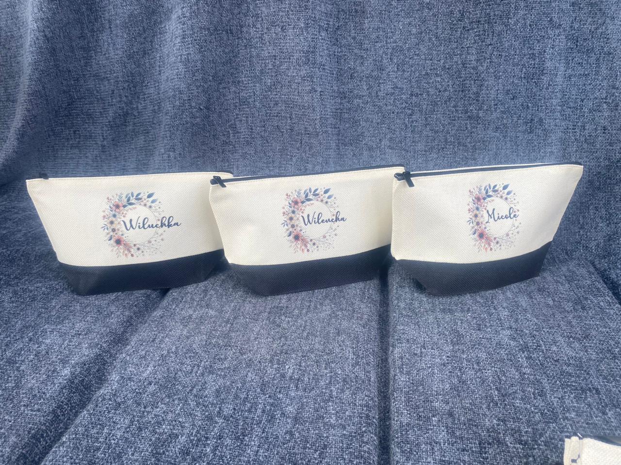 Stylish and durable canvas makeup bag featuring a secure metal zipper and a spacious, compact interior for beauty essentials.
